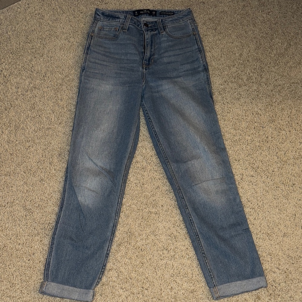 Hollister Ultra High-rise Mom Jeans (1R)